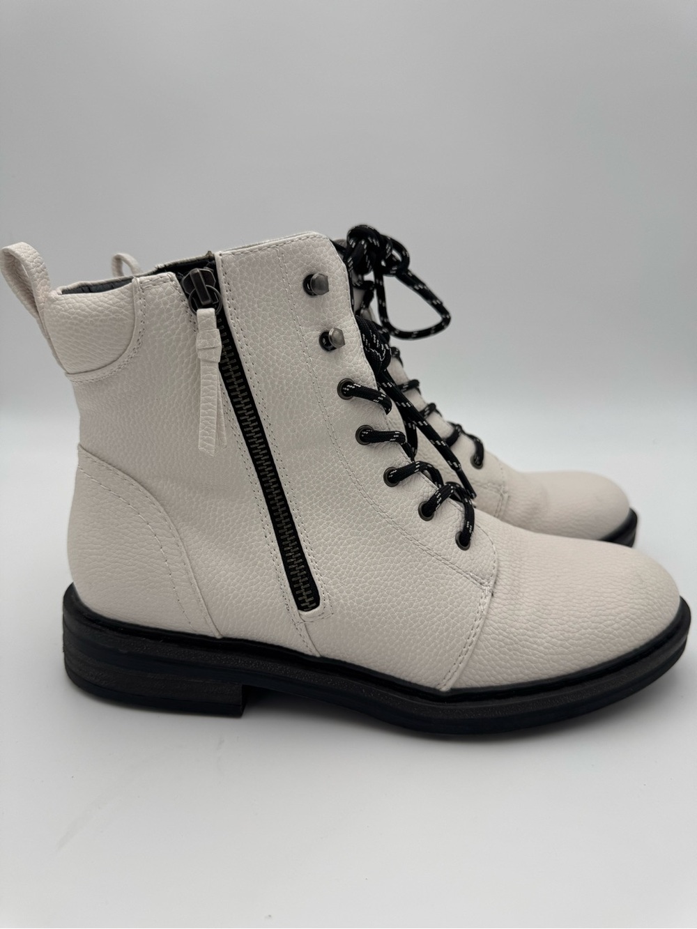 BareTraps Amysue White Combat Boots Side Zip Size 8.5 Women